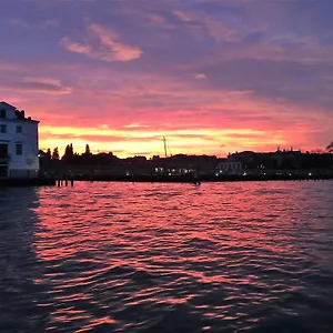 Harry's Canal View Апартаменты